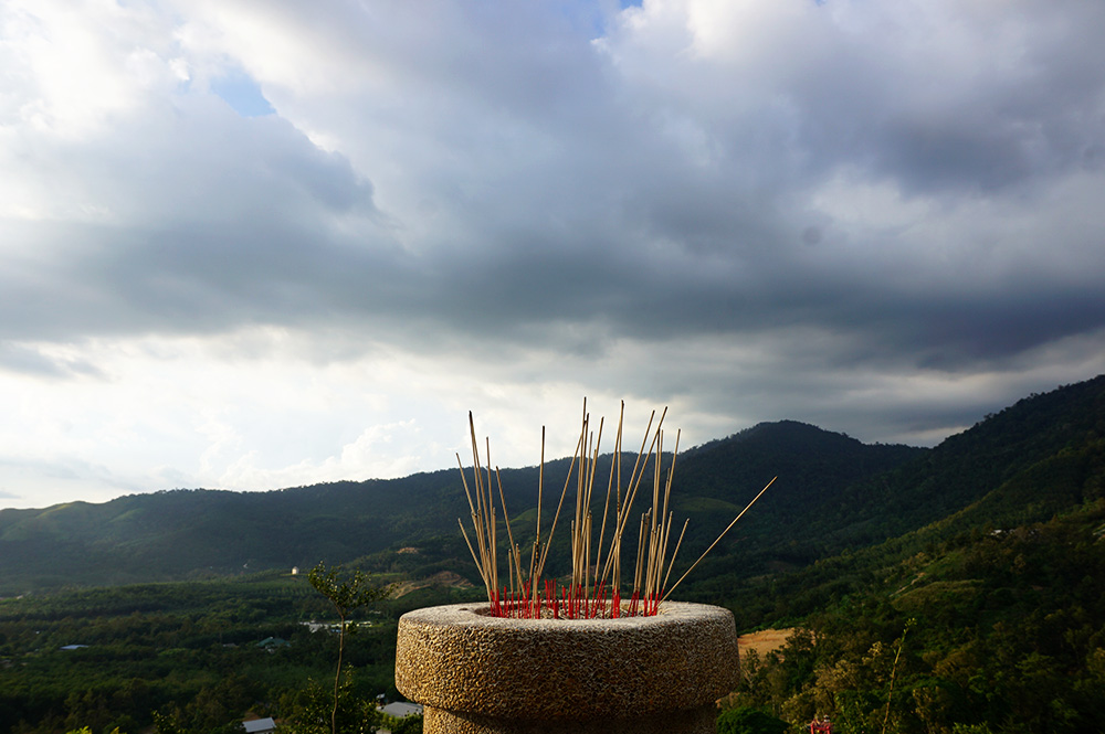 森美兰小众景点|武来岸石拿督庙一日游:140年历史、山丘上的庙宇 - 环球日记 Fishagrams - 旅行部落格 武来岸石拿督庙