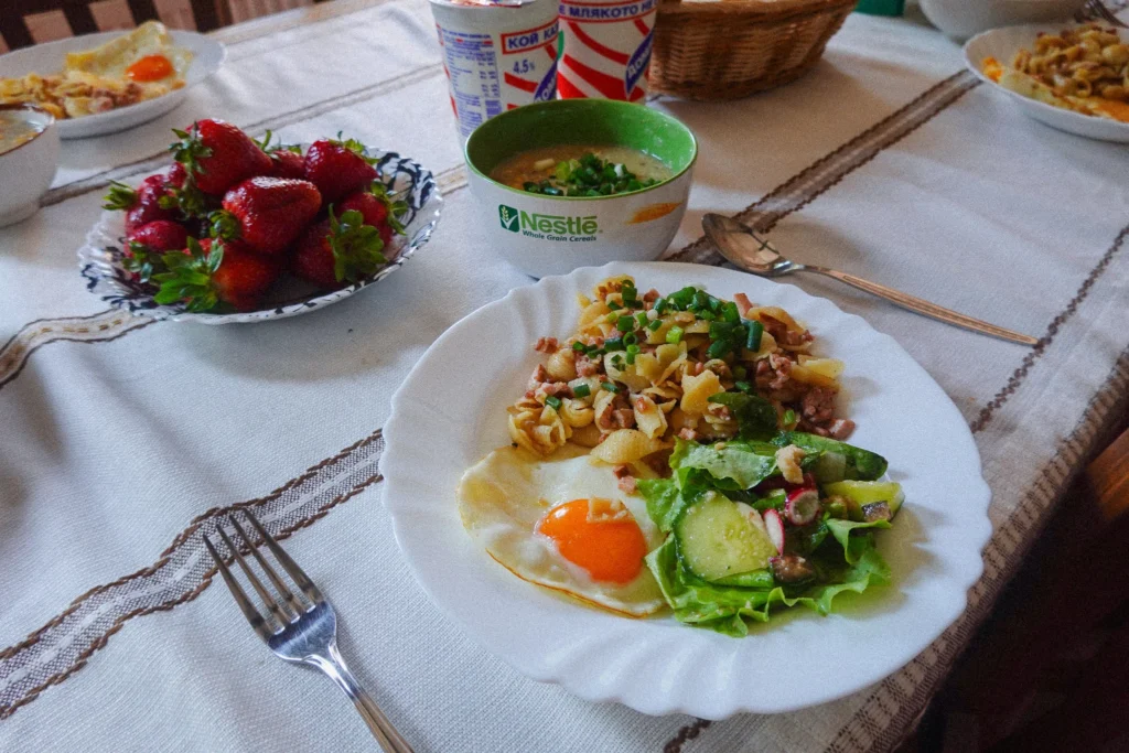 保加利亚玫瑰谷|连续三年走进卡赞勒克玫瑰节、百年蒸馏厂与玫瑰庄园 - Fishagrams | 旅人小鱼 Fishagrams | 旅人小鱼