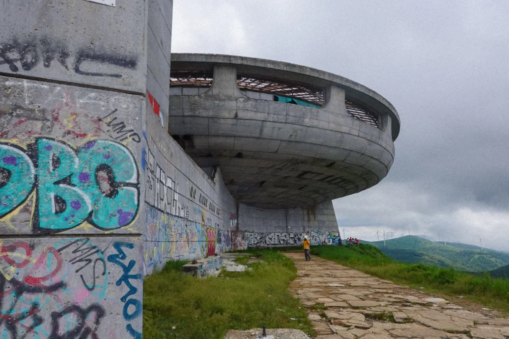 Buzludzha 飞碟纪念堂|当一个国家曾经相信过的未来,最终变成了一座废墟 - Fishagrams | 旅人小鱼 Fishagrams | 旅人小鱼