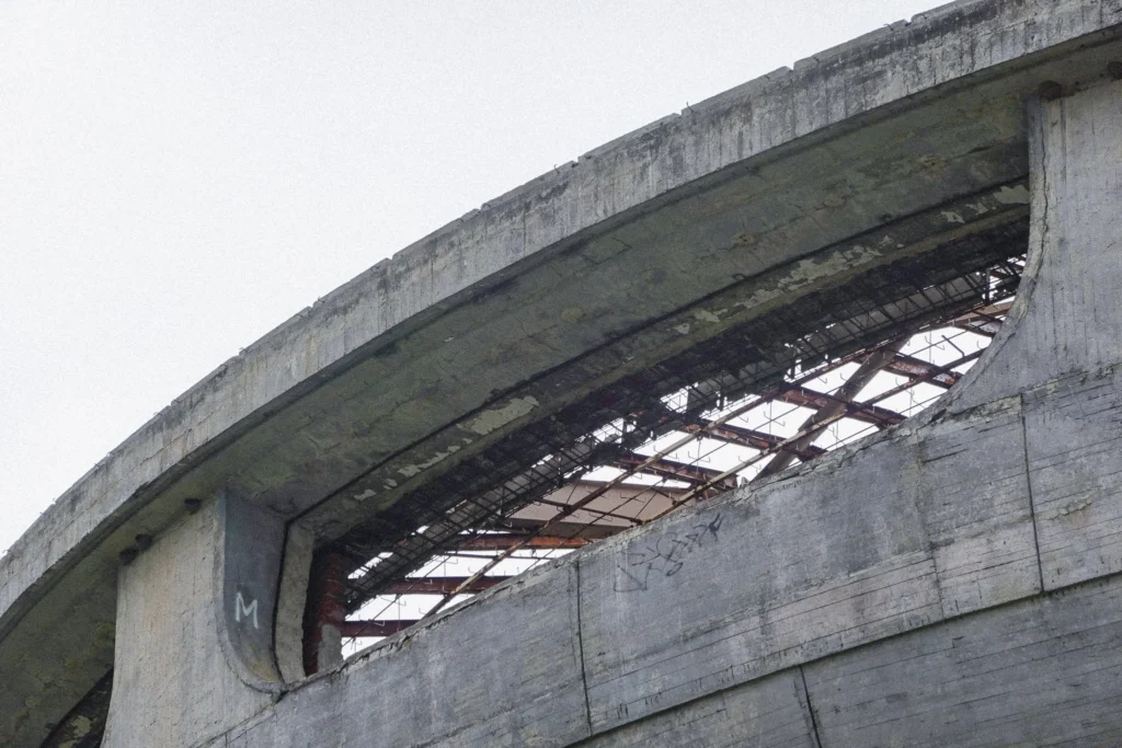 Buzludzha 飞碟纪念堂|当一个国家曾经相信过的未来,最终变成了一座废墟 - Fishagrams | 旅人小鱼 Fishagrams | 旅人小鱼