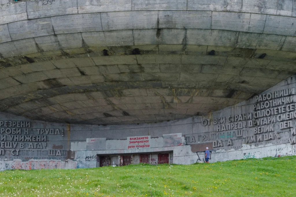 Buzludzha 飞碟纪念堂|当一个国家曾经相信过的未来,最终变成了一座废墟 - Fishagrams | 旅人小鱼 Fishagrams | 旅人小鱼