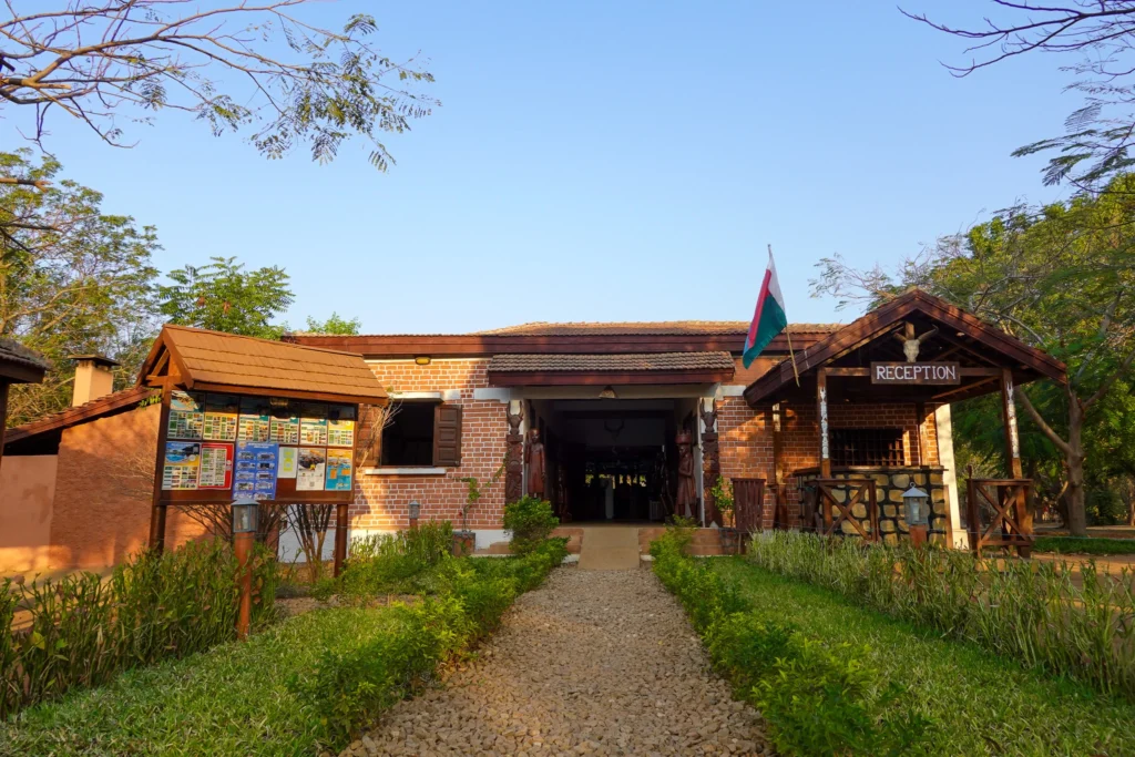 马达加斯加 Kirindy Reserve|从 Bekopaka 穿越125km荒野,夜探森林寻找狐猴 - Fishagrams | 旅人小鱼 Fishagrams | 旅人小鱼