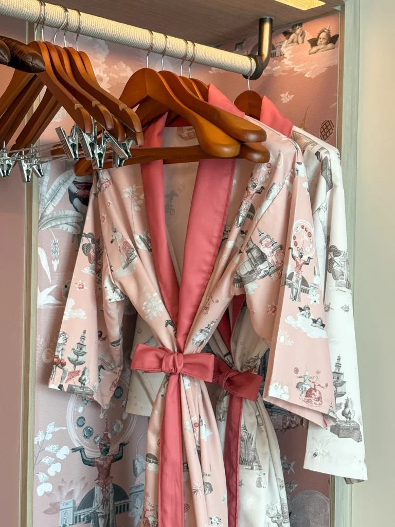 KROMO Bangkok 5晚酒店评测:半透明浴缸?藏宝石游戏? - Fishagrams | 旅人小鱼 Fishagrams | 旅人小鱼
