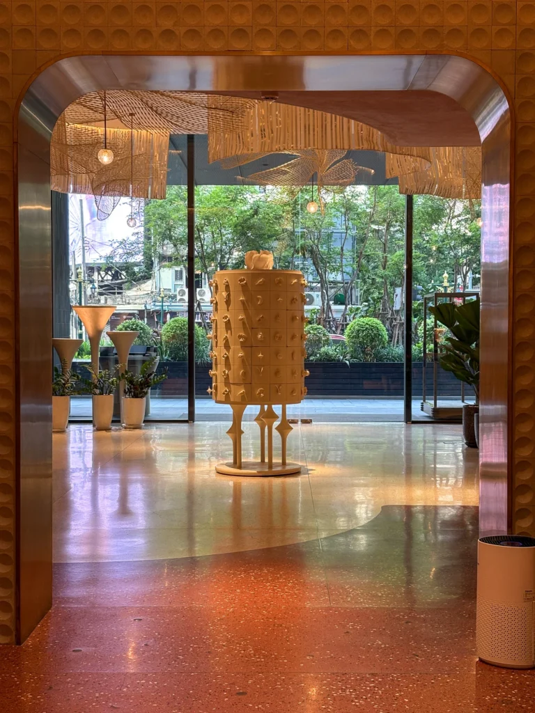 KROMO Bangkok 5晚酒店评测:半透明浴缸?藏宝石游戏? - Fishagrams | 旅人小鱼 Fishagrams | 旅人小鱼